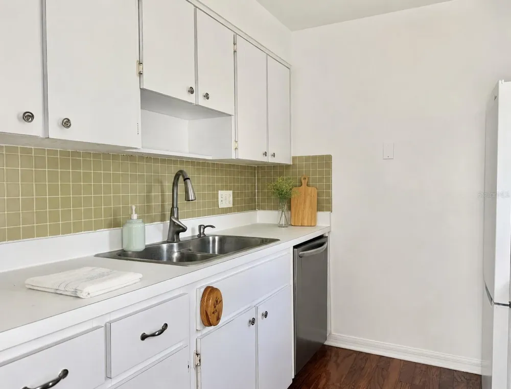 350 79TH AVE N #102 St Petersburg, FL 33702