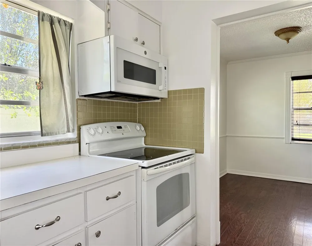 350 79TH AVE N #102 St Petersburg, FL 33702