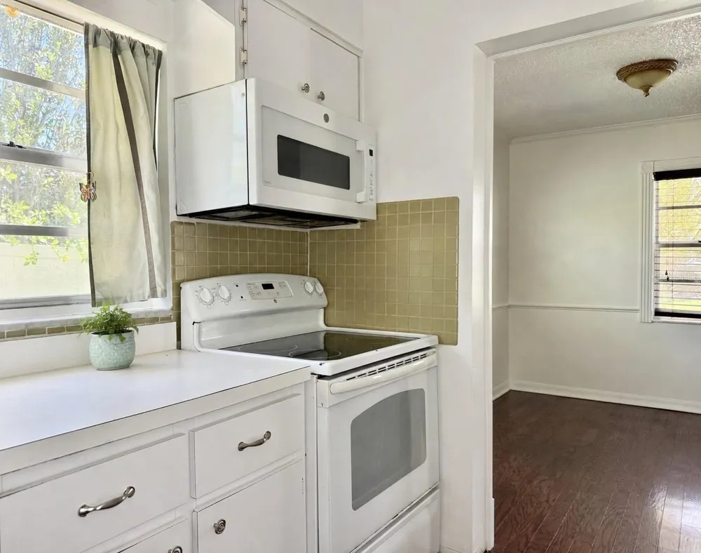 350 79TH AVE N #102 St Petersburg, FL 33702