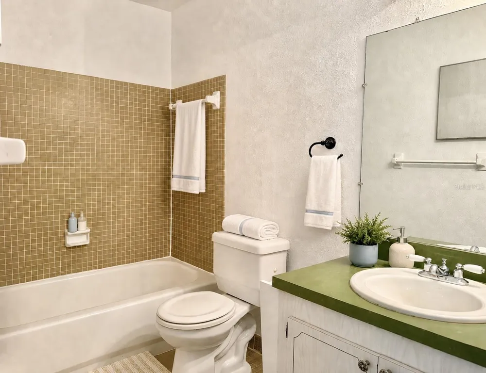 350 79TH AVE N #102 St Petersburg, FL 33702