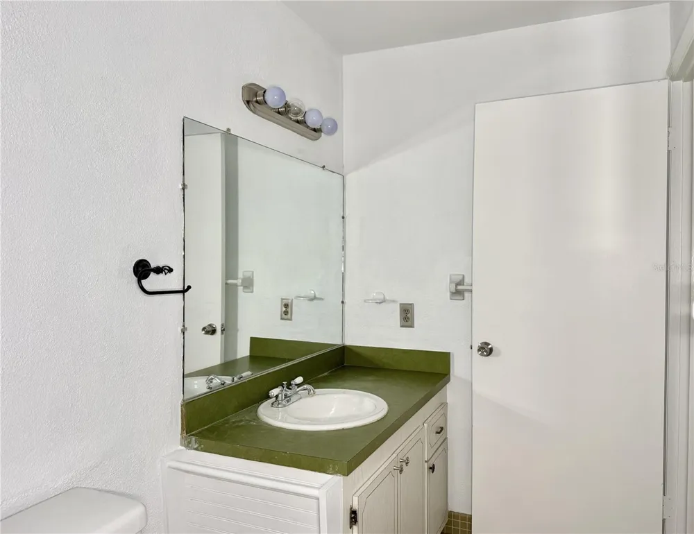350 79TH AVE N #102 St Petersburg, FL 33702