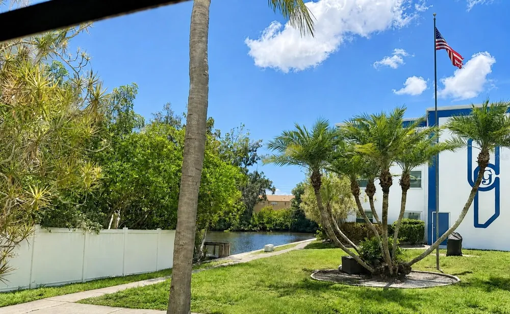 350 79TH AVE N #102 St Petersburg, FL 33702