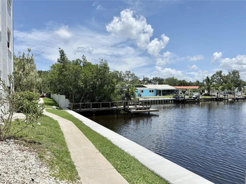 350 79TH AVE N #102 St Petersburg, FL 33702