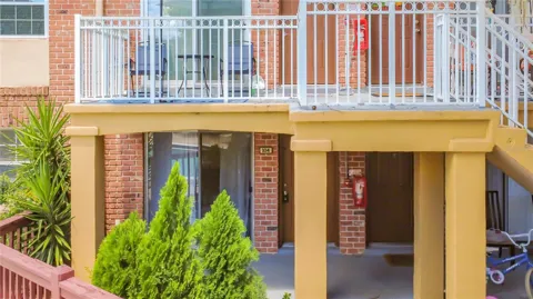 476 BANYON TREE CIRCLE #104