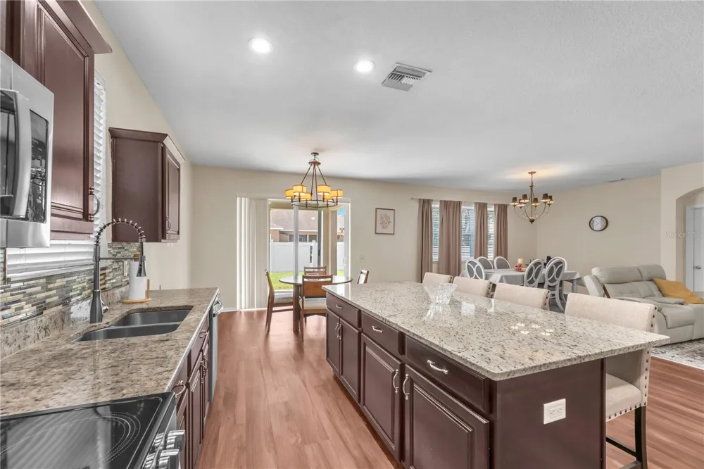 1407 RUSHGROVE CIRCLE Dover, FL 33527