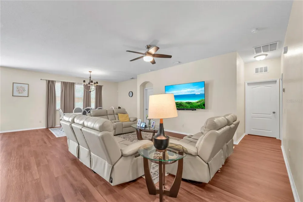 1407 RUSHGROVE CIRCLE Dover, FL 33527
