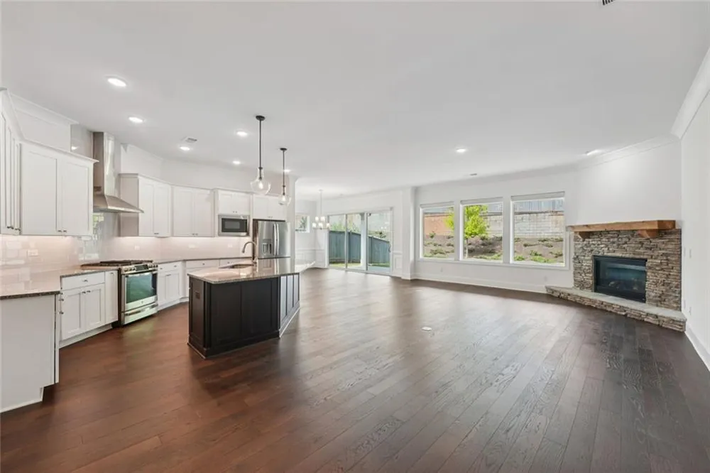 716 Elizabeth Trail Woodstock, GA 30189