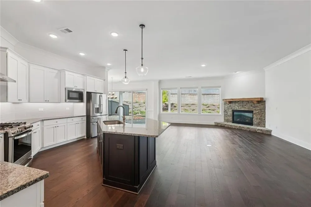 716 Elizabeth Trail Woodstock, GA 30189