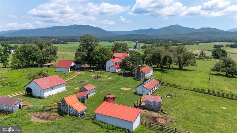 4381 US HIGHWAY 340 Luray, VA 22835