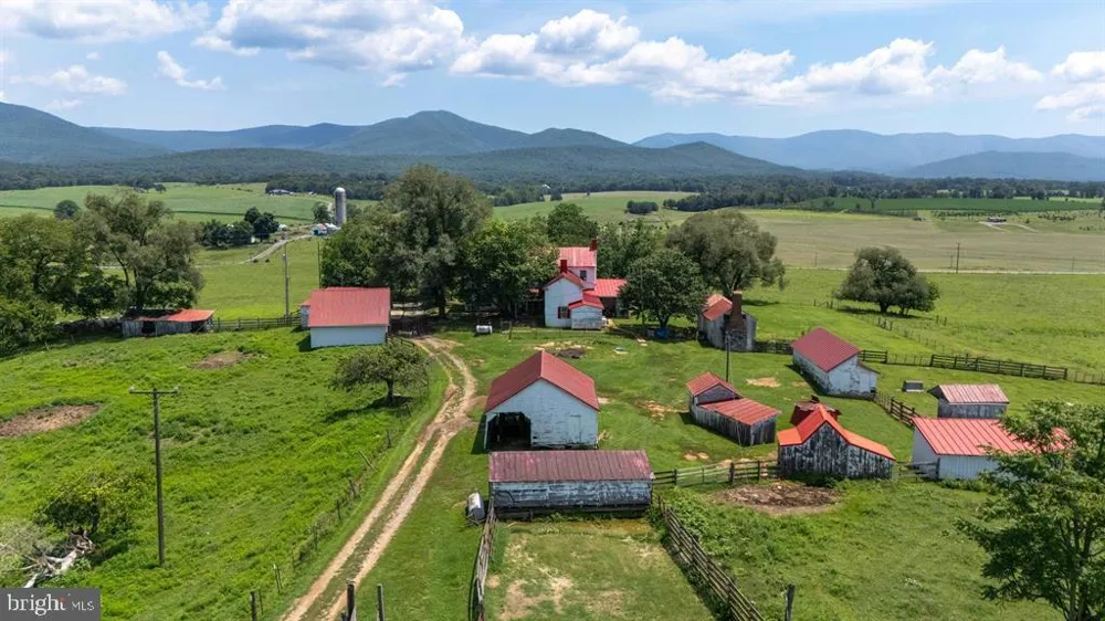 4381 US HIGHWAY 340 Luray, VA 22835