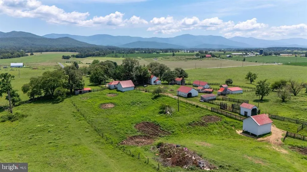 4381 US HIGHWAY 340 Luray, VA 22835