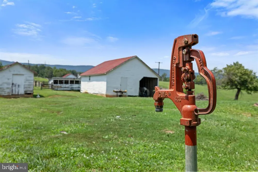 4381 US HIGHWAY 340 Luray, VA 22835