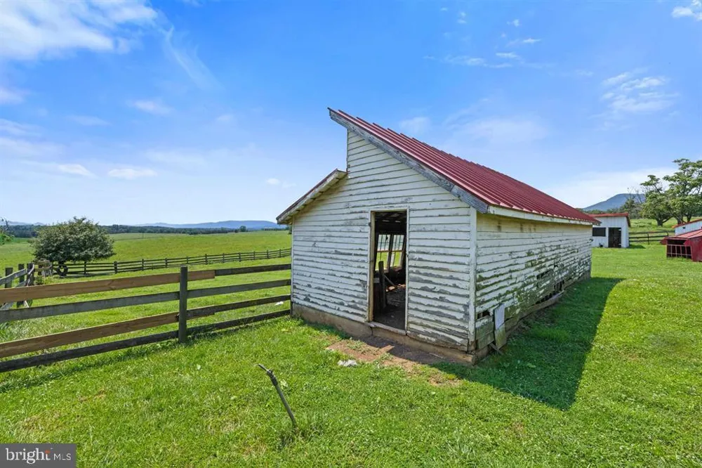 4381 US HIGHWAY 340 Luray, VA 22835