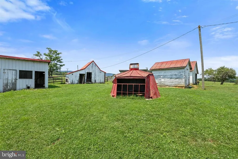 4381 US HIGHWAY 340 Luray, VA 22835