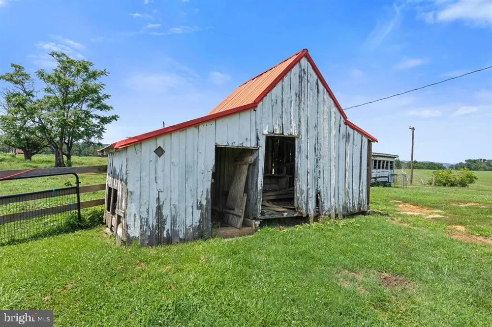 4381 US HIGHWAY 340 Luray, VA 22835