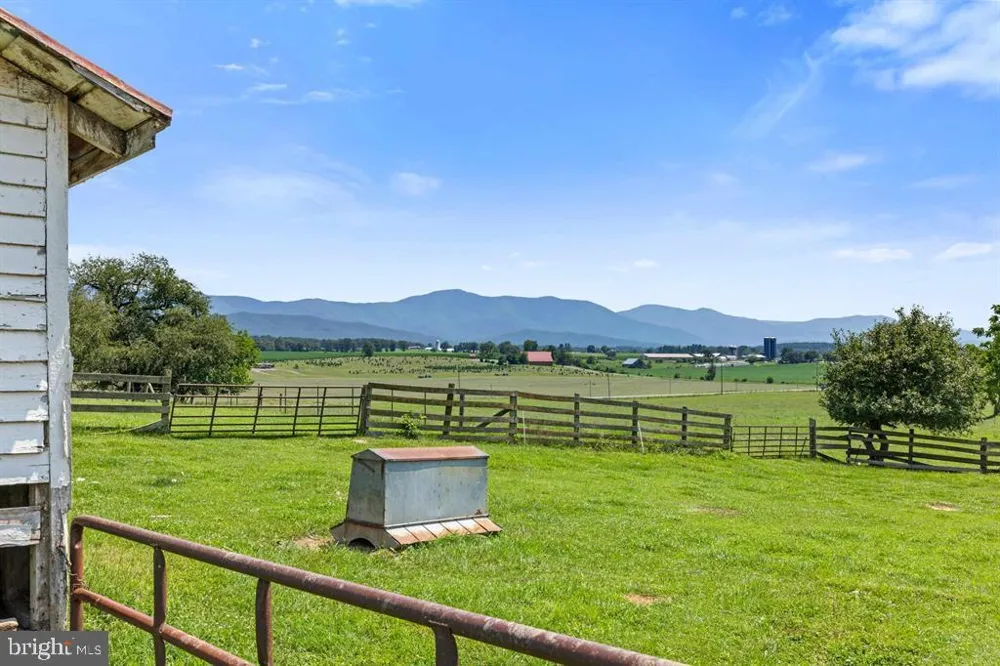 4381 US HIGHWAY 340 Luray, VA 22835