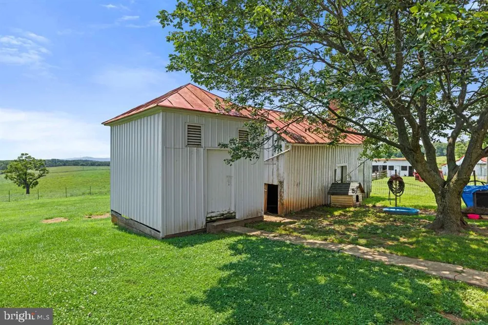 4381 US HIGHWAY 340 Luray, VA 22835