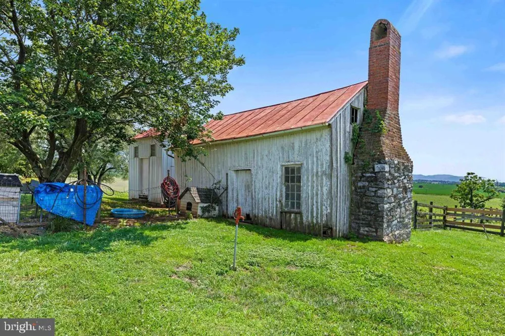 4381 US HIGHWAY 340 Luray, VA 22835