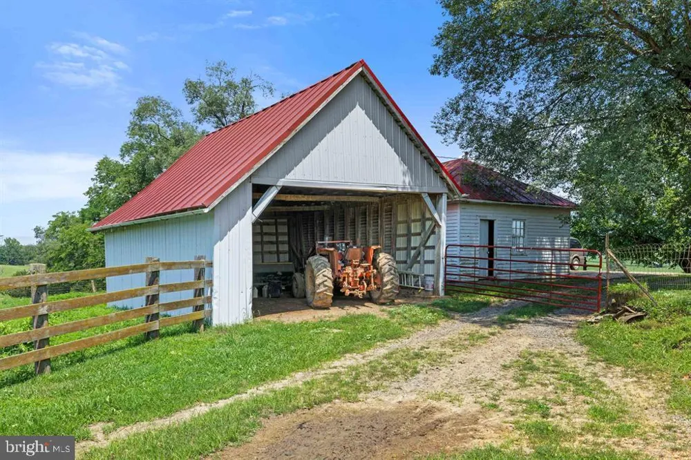 4381 US HIGHWAY 340 Luray, VA 22835