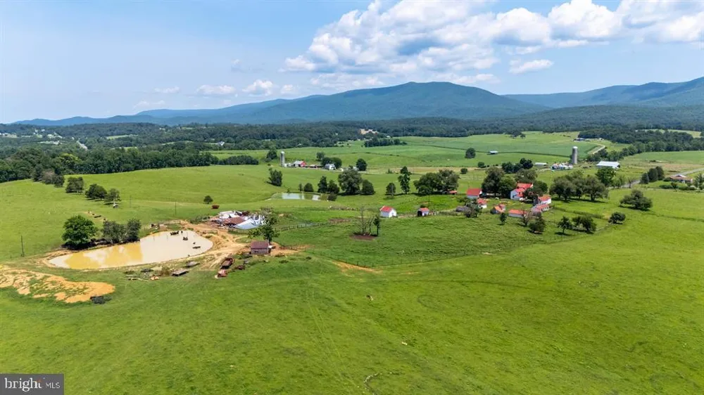 4381 US HIGHWAY 340 Luray, VA 22835