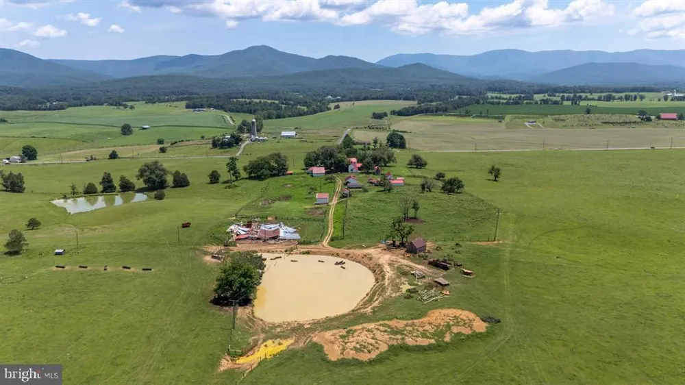 4381 US HIGHWAY 340 Luray, VA 22835