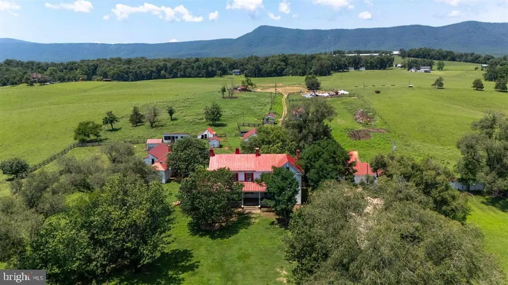 4381 US HIGHWAY 340 Luray, VA 22835