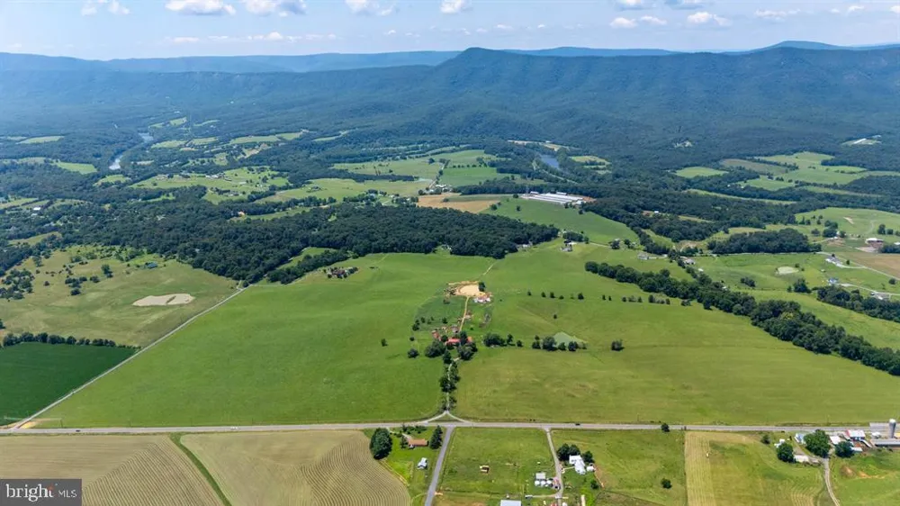 4381 US HIGHWAY 340 Luray, VA 22835