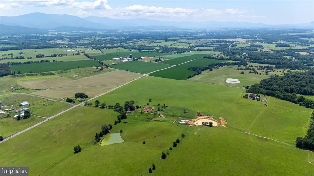 4381 US HIGHWAY 340 Luray, VA 22835