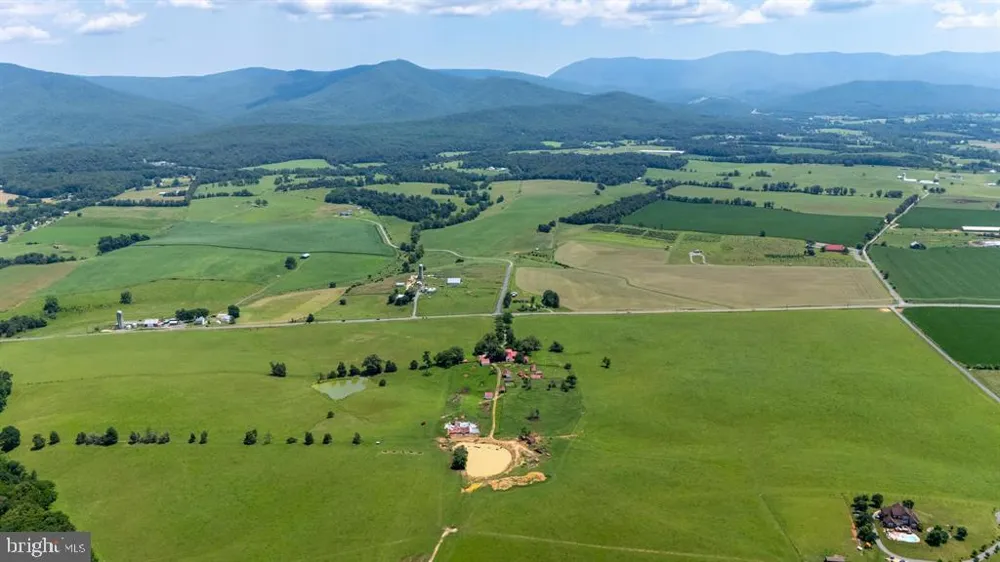 4381 US HIGHWAY 340 Luray, VA 22835