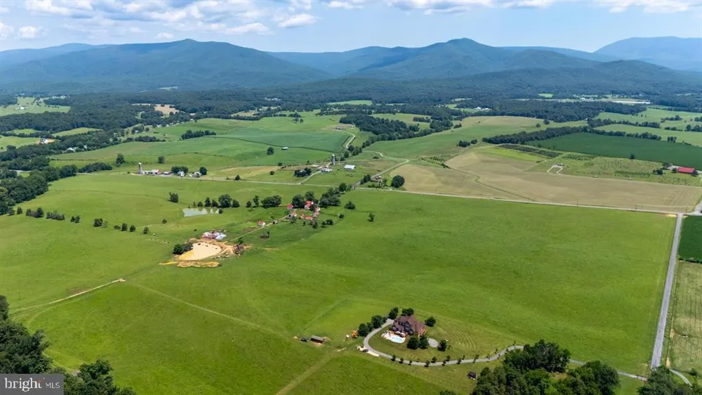4381 US HIGHWAY 340 Luray, VA 22835