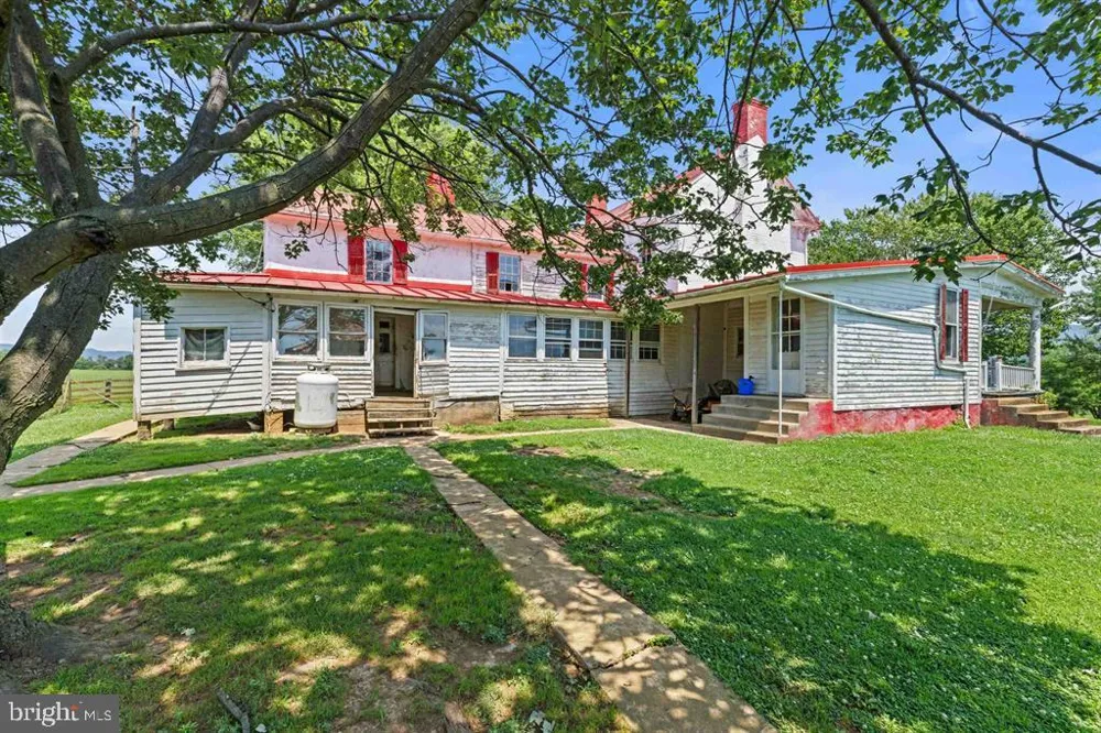 4381 US HIGHWAY 340 Luray, VA 22835