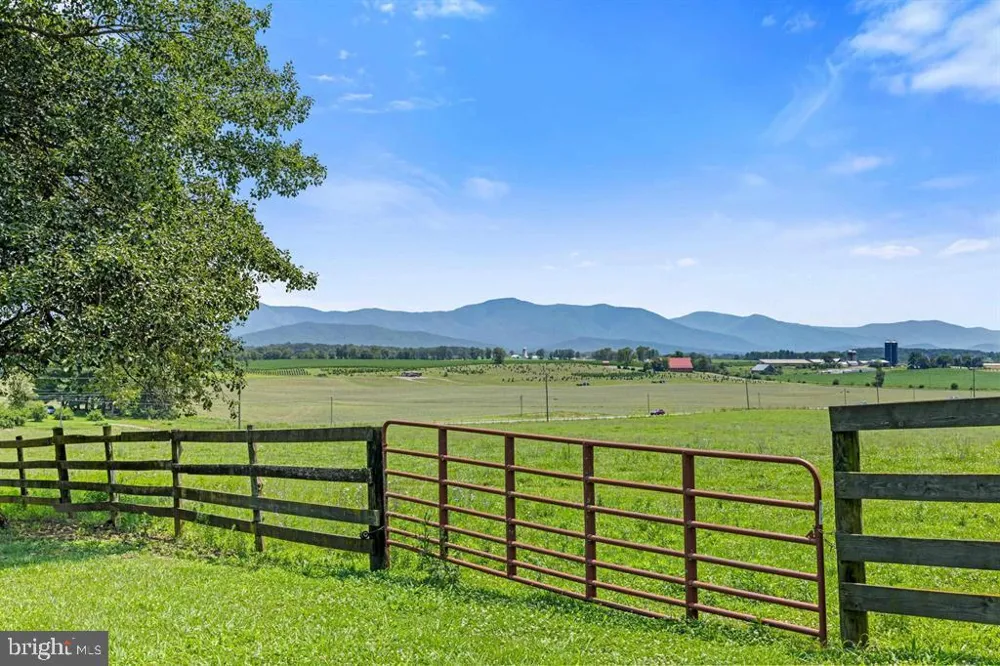 4381 US HIGHWAY 340 Luray, VA 22835