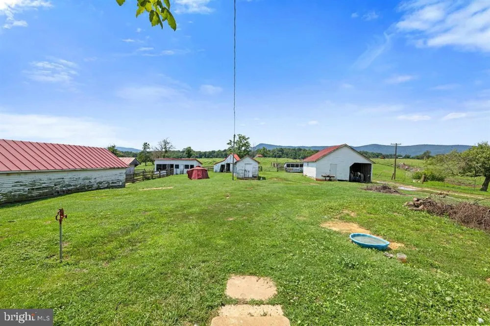 4381 US HIGHWAY 340 Luray, VA 22835