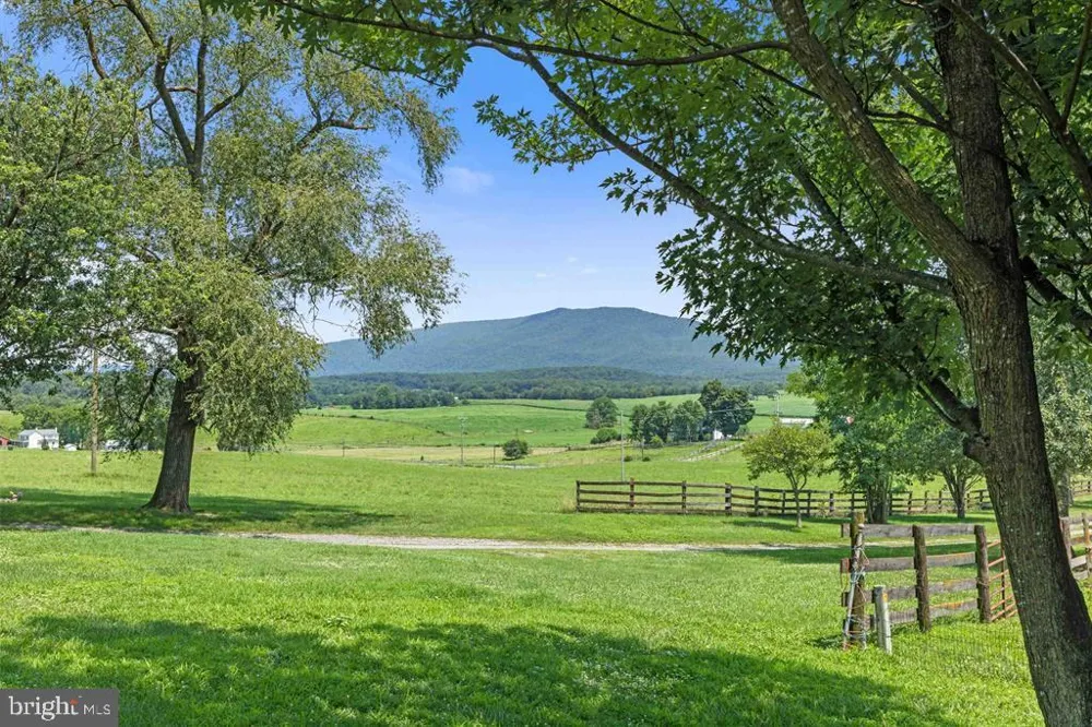 4381 US HIGHWAY 340 Luray, VA 22835