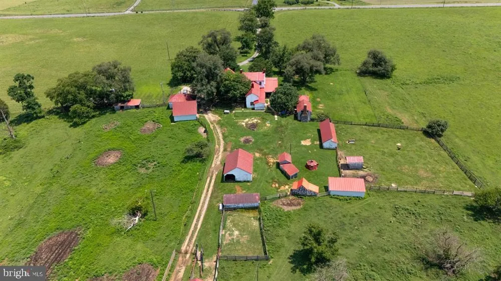 4381 US HIGHWAY 340 Luray, VA 22835
