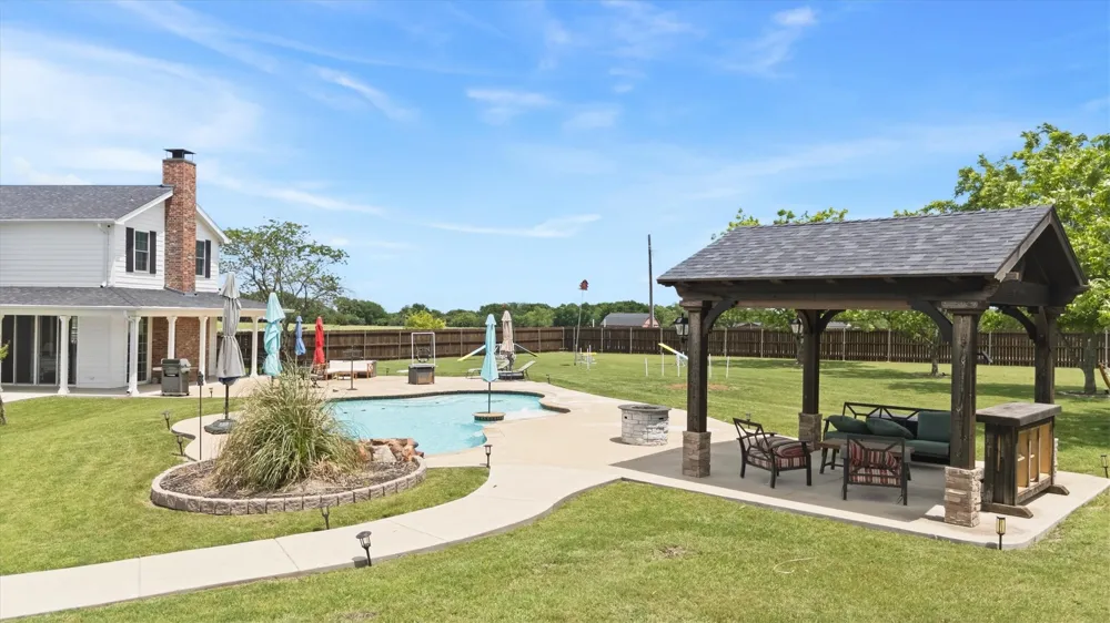 14705 County Road 545 Nevada, TX 75173