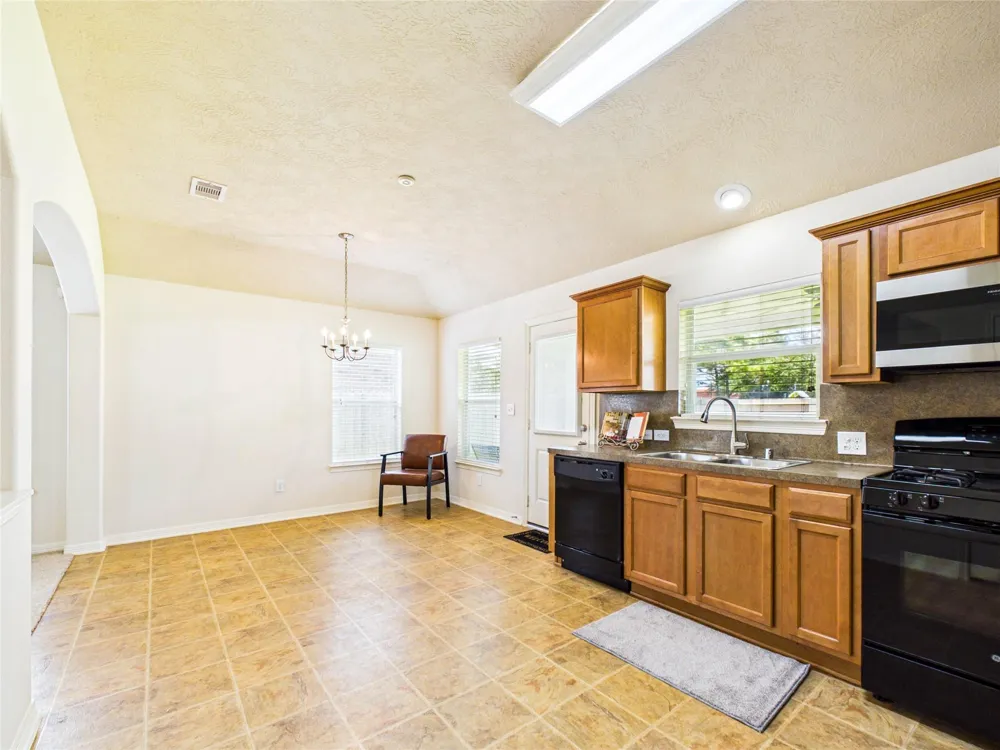 806 Rocky Rose Court La Marque, TX 77568