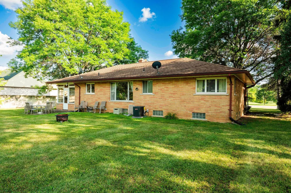951 E Square Lake Troy, MI 48085
