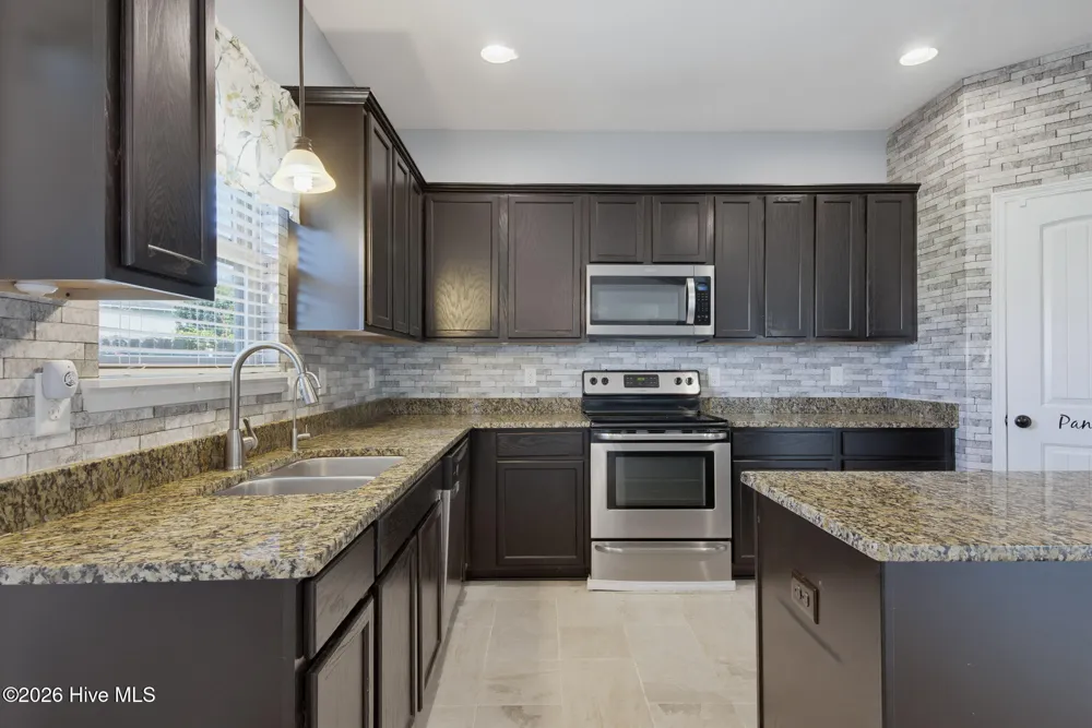 304 SW Plantation Drive Maple Hill, NC 28454