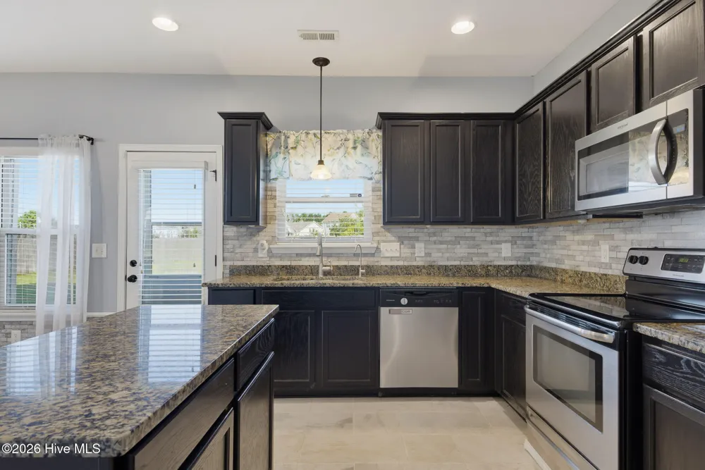 304 SW Plantation Drive Maple Hill, NC 28454