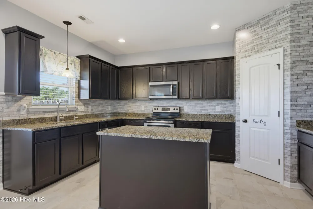 304 SW Plantation Drive Maple Hill, NC 28454