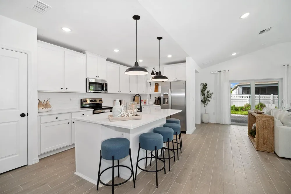 802 UPLAND AVENUE SE Palm Bay, FL 32909