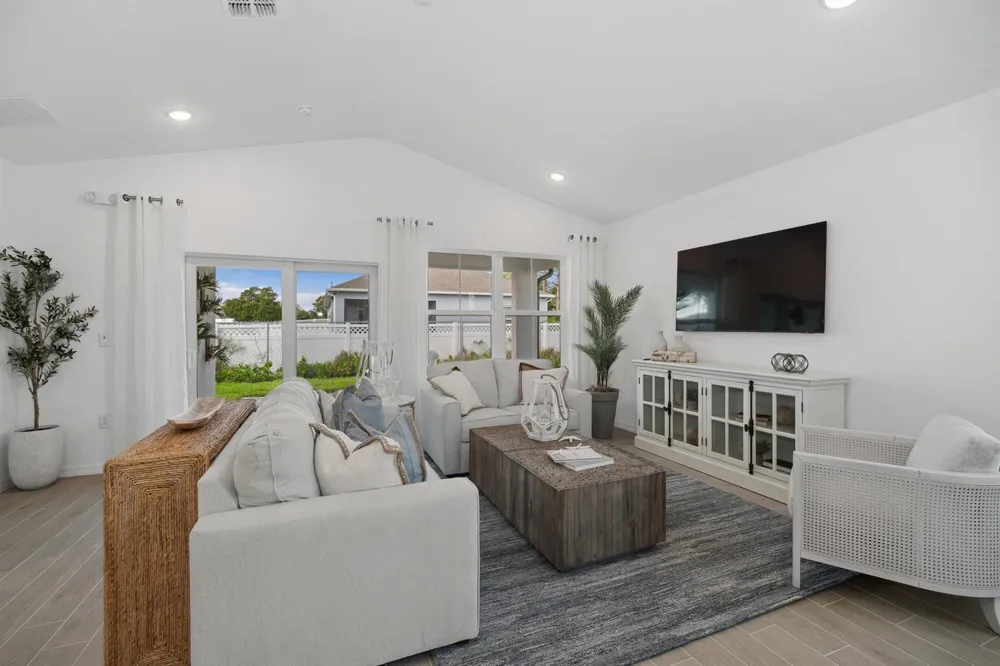 802 UPLAND AVENUE SE Palm Bay, FL 32909