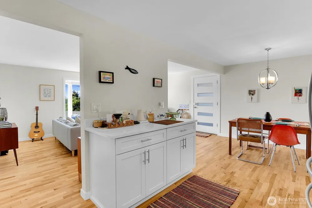5625 SW Teig Place Seattle, WA 98116