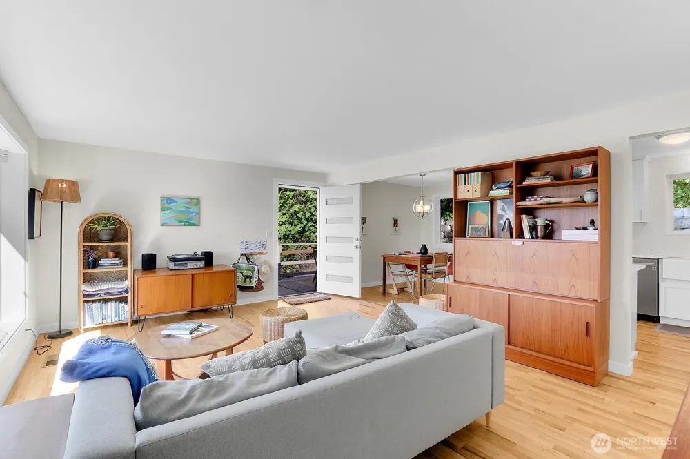 5625 SW Teig Place Seattle, WA 98116