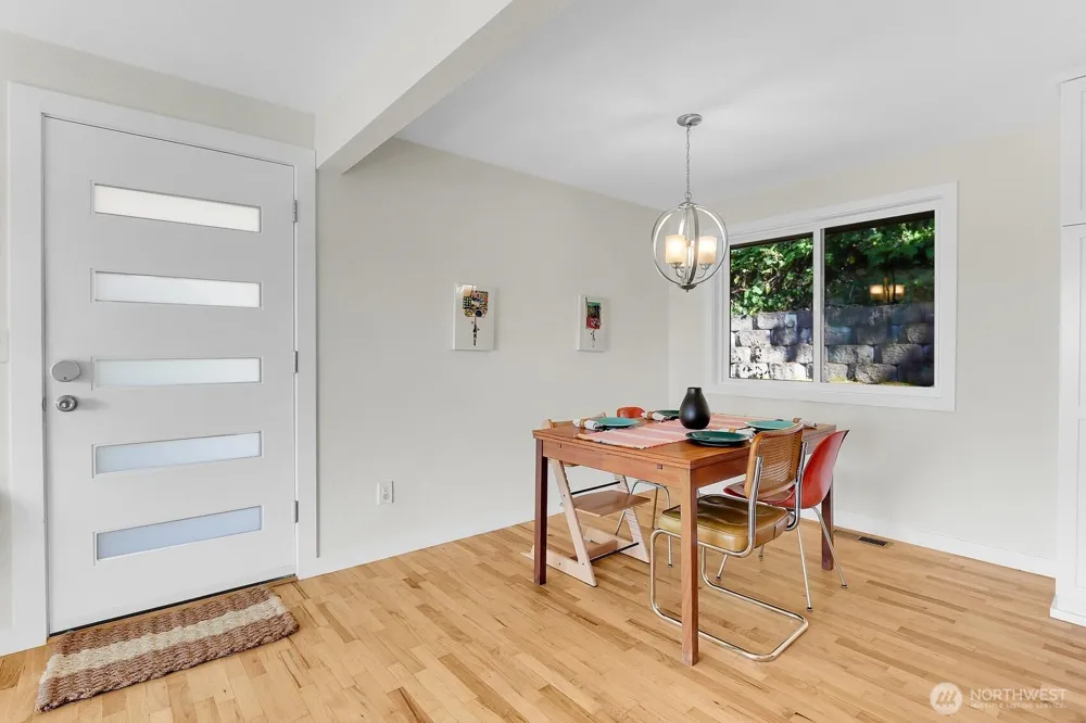 5625 SW Teig Place Seattle, WA 98116