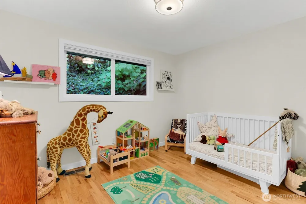5625 SW Teig Place Seattle, WA 98116