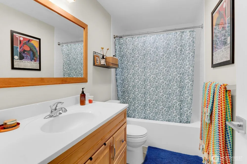 5625 SW Teig Place Seattle, WA 98116