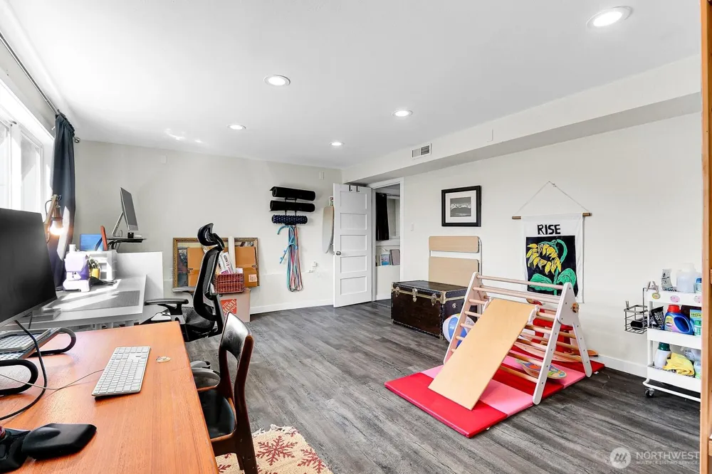 5625 SW Teig Place Seattle, WA 98116
