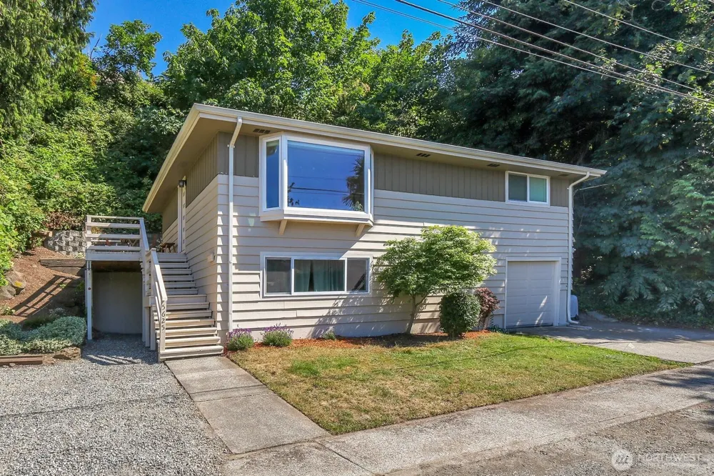 5625 SW Teig Place Seattle, WA 98116